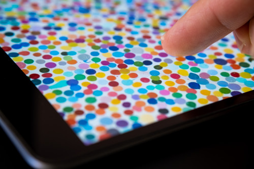 Dit zijn de stippen van Damien Hirst op een telefoon